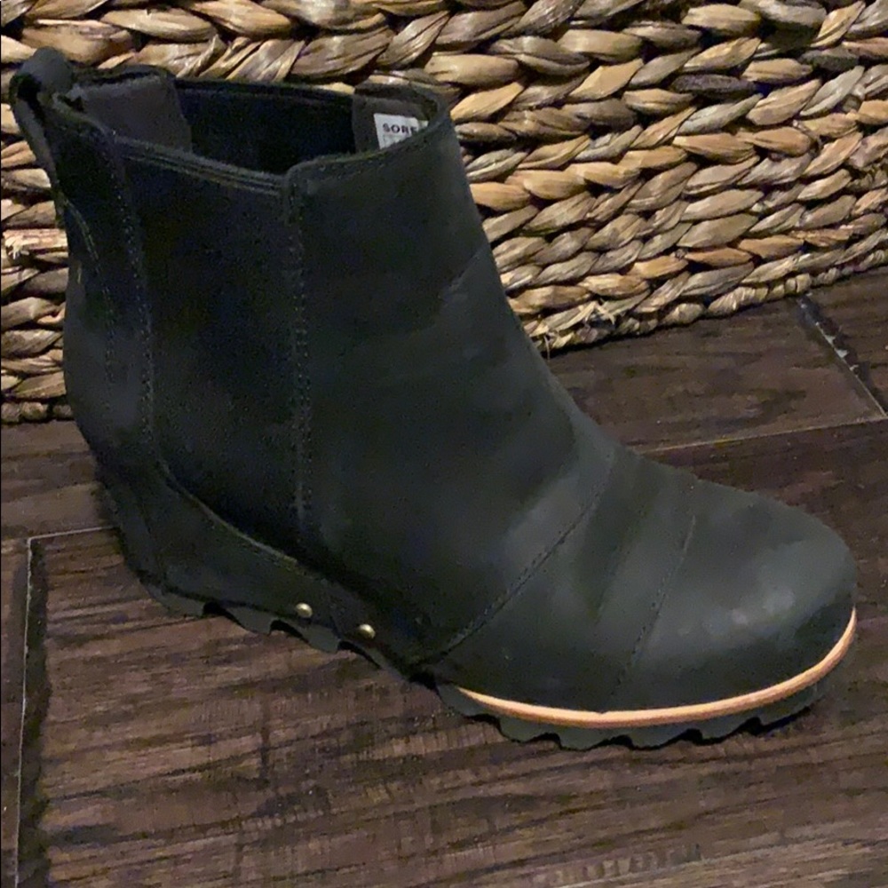 Sorel Women’s Joan of Arctic Chelsea Boot